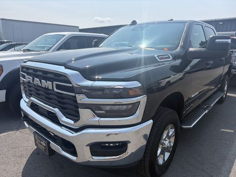 Used 2026 RAM 2500 Big Horn AWD/4WD image 3