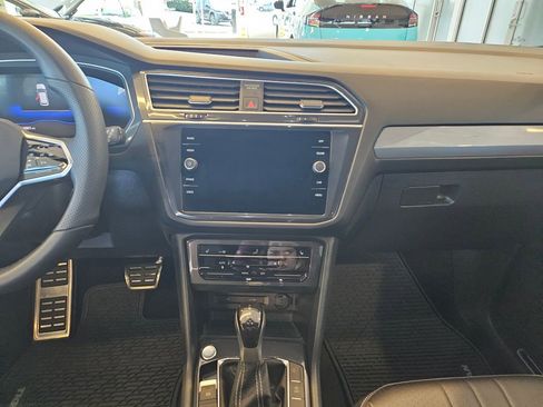 Used 2024 Volkswagen Tiguan SE R-Line AWD/4WD image 18