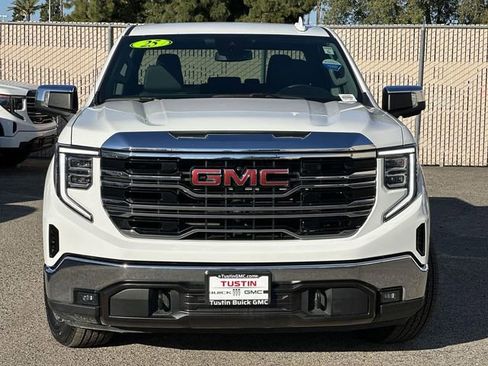 Used 2025 GMC Sierra 1500 SLT image 2