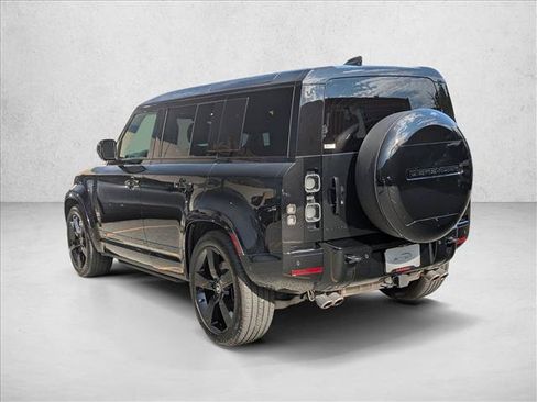 Certified 2025 Land Rover Defender 110 V8 AWD/4WD image 8