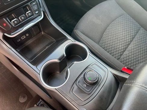 Used 2019 GMC Terrain SLE w/ LPO, Floor Liner Package AWD/4WD image 24