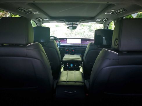 Used 2025 Cadillac Escalade Sport Platinum AWD/4WD image 24