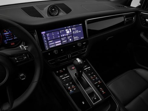 Certified 2026 Porsche Macan AWD/4WD image 39