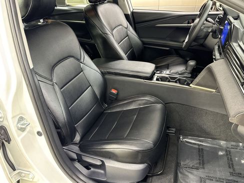 Used 2025 Toyota Camry LE image 31