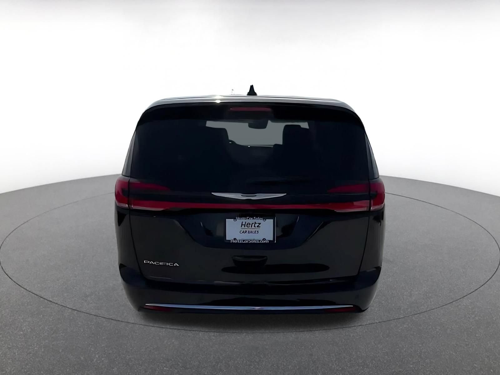 Used 2024 Chrysler Pacifica Touring-L FWD image 12