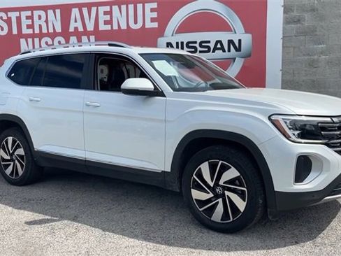 Used 2024 Volkswagen Atlas SEL image 3