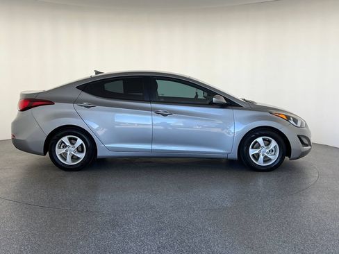 Used 2015 Hyundai Elantra SE FWD image 2