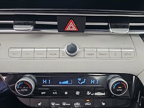 New 2026 Hyundai Elantra Limited FWD image 18