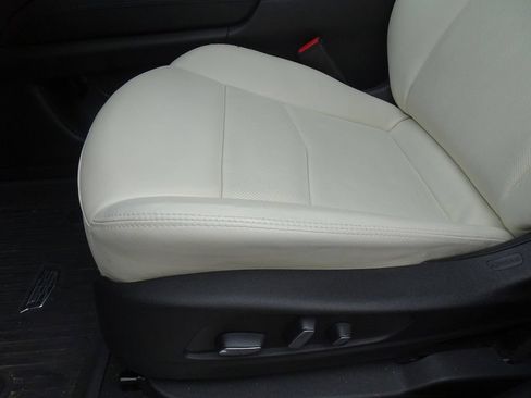 Used 2024 Cadillac XT5 Sportv w/ LPO, Red Accent Package AWD/4WD image 9