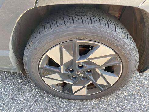 Used 2025 Hyundai Kona SEL FWD image 3