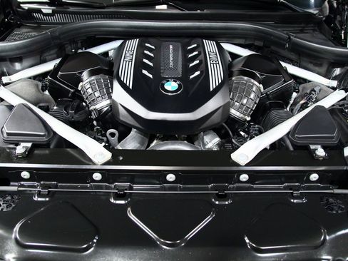 Used 2022 BMW X7 M50i w/ Executive Package image 31