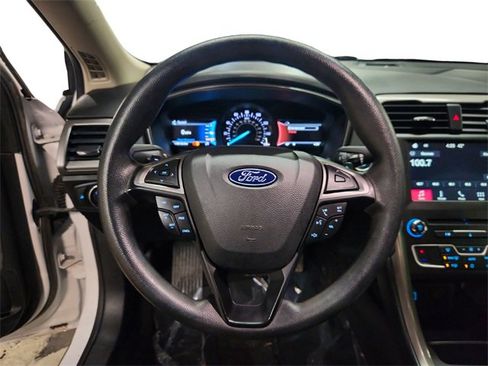 Used 2018 Ford Fusion SE w/ Fusion SE Technology Package image 30