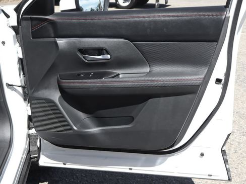 Used 2025 Nissan Kicks SR w/ SR Premium Package FWD image 48