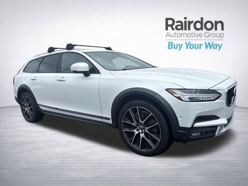 Used 2017 Volvo V90 T6 Cross Country image 1