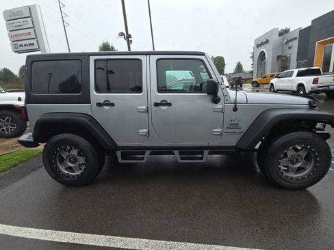Used 2017 Jeep Wrangler Unlimited Sport w/ Quick Order Package 24S AWD/4WD image 2