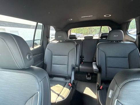 Used 2025 Buick Enclave Sport Touring w/ Super Cruise Package FWD image 20