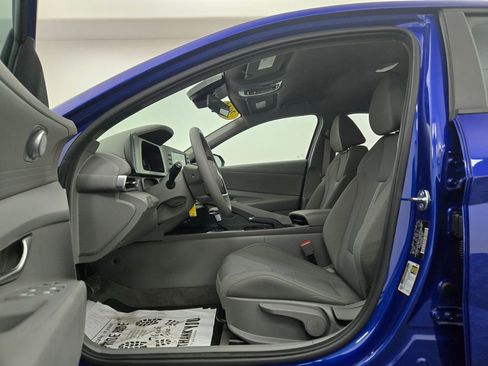 Used 2025 Hyundai Elantra SE image 16