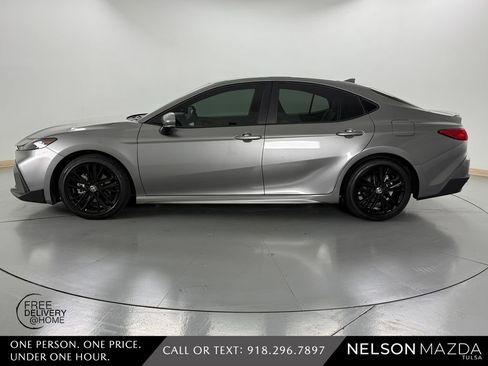 Used 2025 Toyota Camry SE w/ Convenience Package FWD image 9