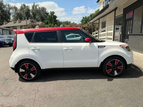 Used 2018 Kia Soul + FWD image 8