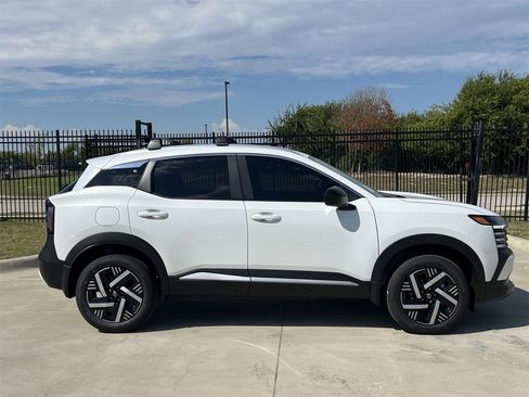 New 2026 Nissan Kicks SV w/ SV Premium Package image 3