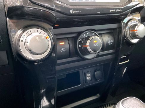 Used 2017 Toyota 4Runner TRD Off-Road Premium AWD/4WD image 33