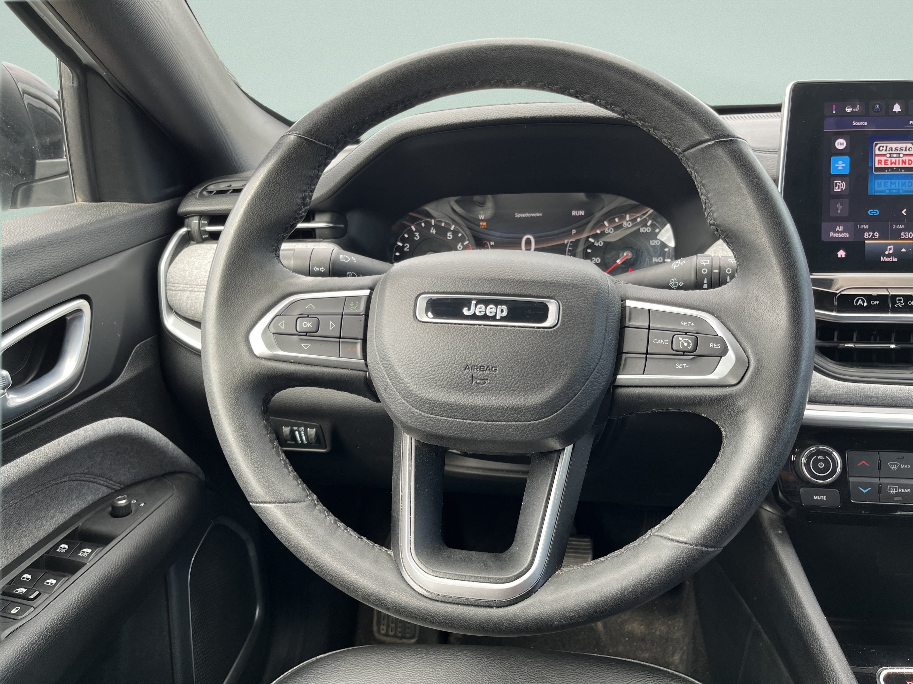 Used 2024 Jeep Compass Latitude AWD/4WD image 25