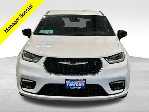 Used 2025 Chrysler Pacifica Select FWD image 2