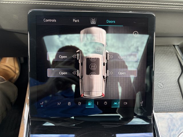 Used 2026 Cadillac Escalade Platinum Sport AWD/4WD image 38