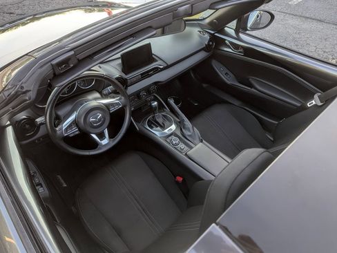 Used 2021 MAZDA MX-5 Miata RF Club RWD image 36