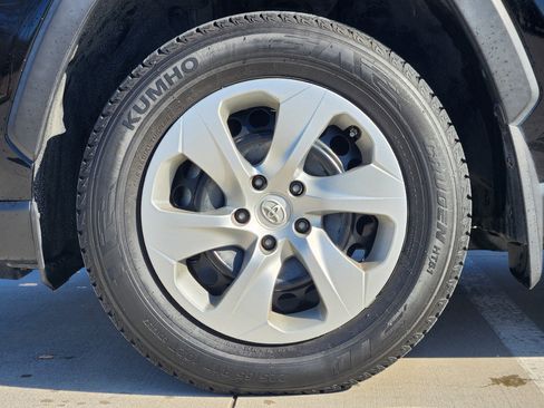 Used 2021 Toyota RAV4 LE w/ Carpet Mat Package (TMS) image 11