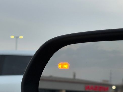 Used 2025 Chevrolet Traverse LT image 11