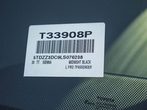 Used 2020 Toyota Sienna L image 29