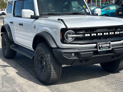 New 2026 Ford Bronco Outer Banks w/ Sasquatch Package AWD/4WD image 11