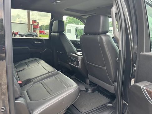 Used 2022 GMC Sierra 3500 Denali w/ Denali Black Diamond Edition AWD/4WD image 17
