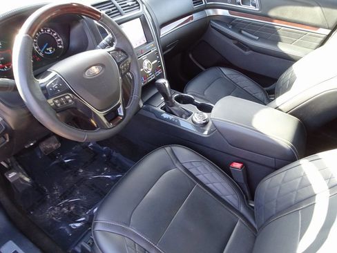 Used 2018 Ford Explorer Platinum image 7