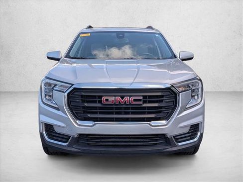 Used 2022 GMC Terrain SLE w/ Driver Convenience Package AWD/4WD image 3