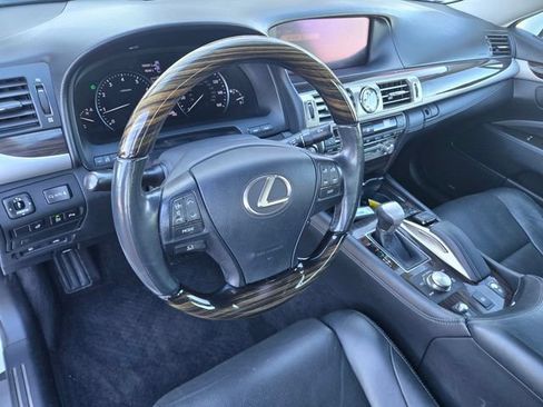 Used 2016 Lexus LS 460 w/ Comfort Package RWD image 12