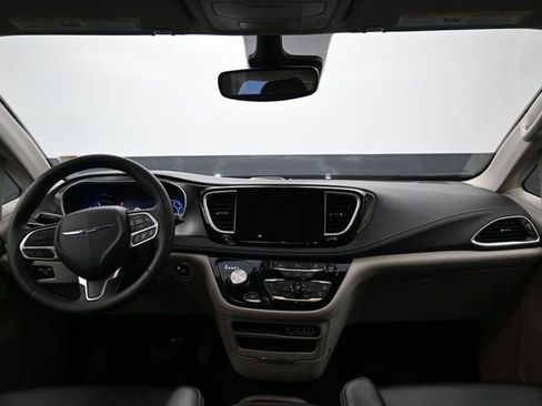 Used 2024 Chrysler Pacifica Limited FWD image 20