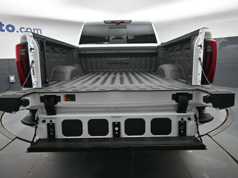 Used 2025 GMC Sierra 2500 Denali w/ Technology Package image 12