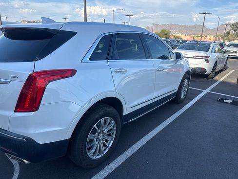 Used 2018 Cadillac XT5 Luxury w/ Driver Awareness Package FWD image 3