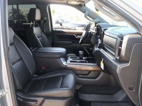 Used 2024 Chevrolet Silverado 1500 LT Trail Boss w/ LT Trail Boss Premium Package AWD/4WD image 42