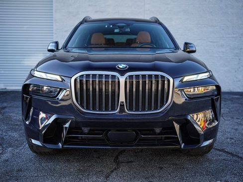 Used 2023 BMW X7 xDrive40i w/ M Sport Package image 4
