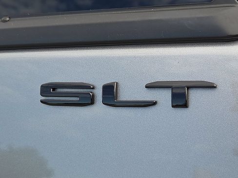Used 2024 GMC Terrain SLT w/ Tech Package AWD/4WD image 9