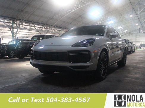 Used 2020 Porsche Cayenne Turbo image 2