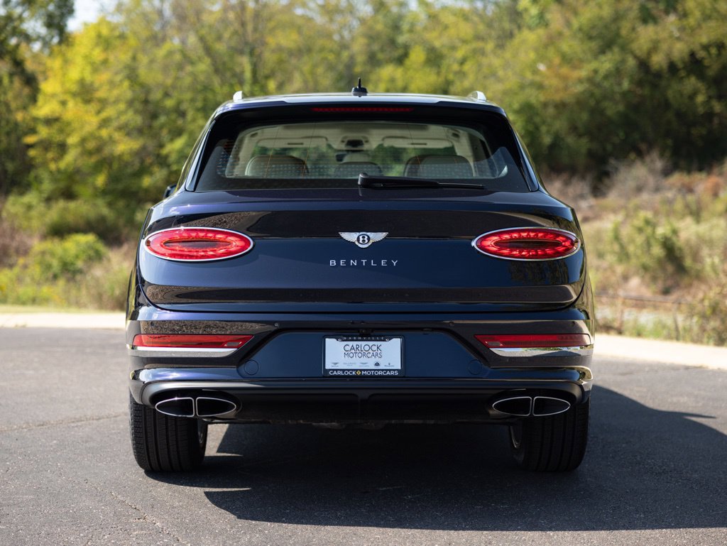 Used 2025 Bentley Bentayga AWD/4WD image 10
