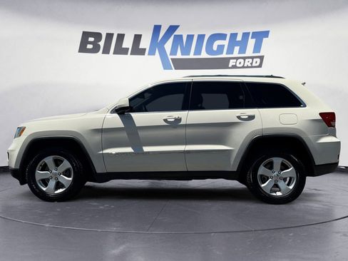 Used 2011 Jeep Grand Cherokee Laredo RWD image 2