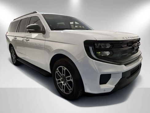 Used 2025 Ford Expedition Max Active AWD/4WD image 3