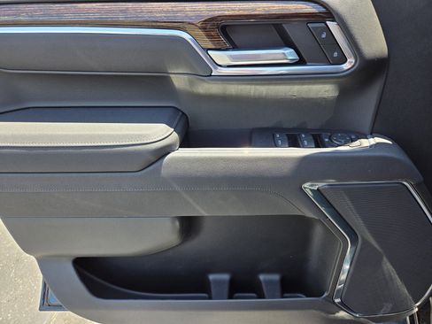 New 2025 GMC Sierra 1500 Elevation image 9
