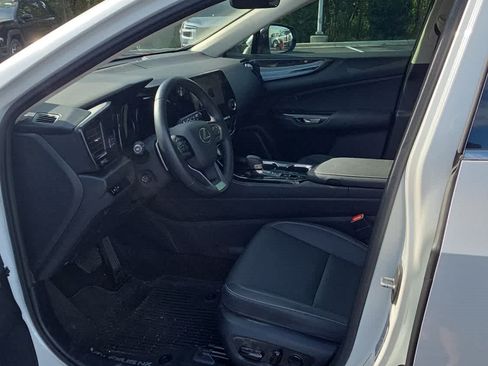 Used 2025 Lexus NX 250 FWD w/ Premium Package image 5