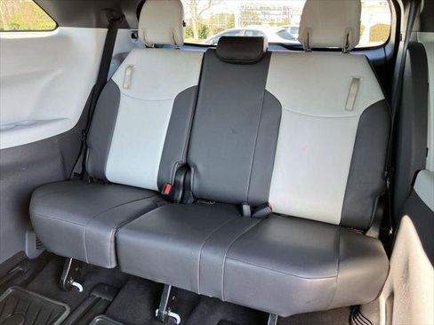 Certified 2021 Toyota Sienna XSE image 27